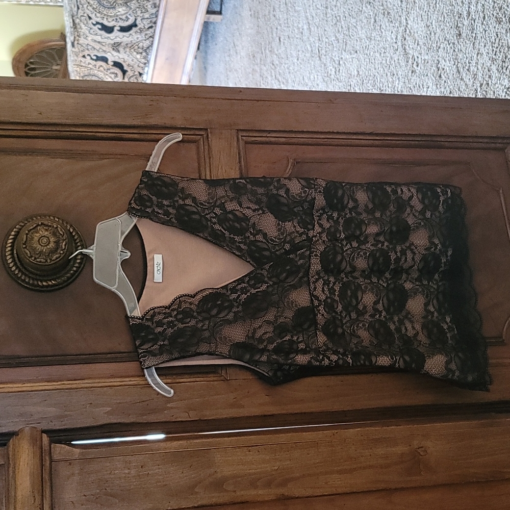 Cache lace top